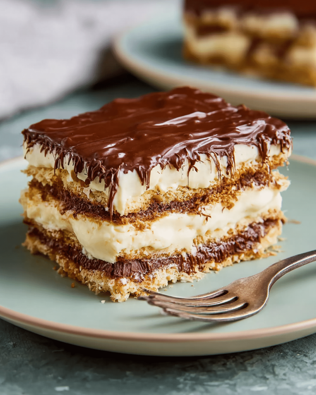 No-Bake Chocolate Éclair Cake with Graham Crackers and Vanilla Pudding